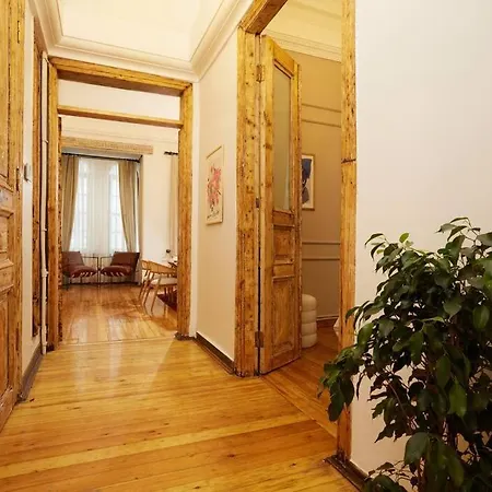 Апартаменты Spacious 3br W Elevator&ac In Taksim Стамбул