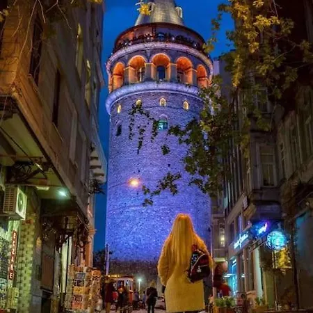 Historic High-ceiling 2-flat Combo - Taksim *