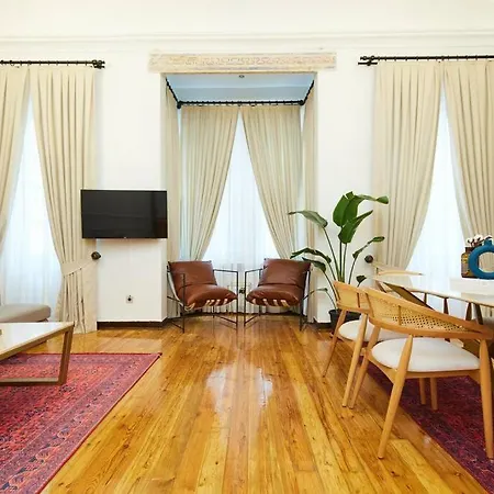 Historic High-ceiling 2-flat Combo - Taksim アパート *