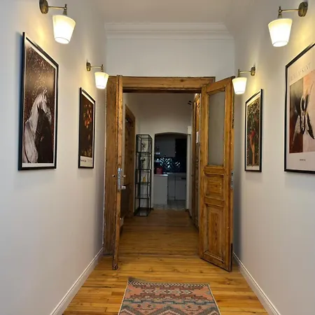 Historic High-ceiling 2-flat Combo - Taksim