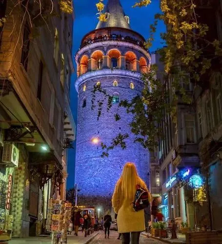 Historic High-ceiling 2-flat Combo - Taksim *