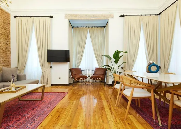 Historic High-ceiling 2-flat Combo - Taksim Daire *