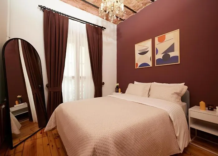 Historic High-ceiling 2-flat Combo - Taksim *