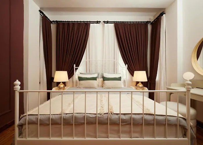 Appartement Historic High-ceiling 2-flat Combo - Taksim