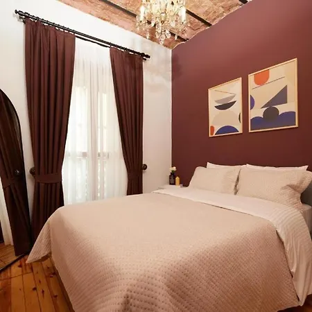 Historic High-ceiling 2-flat Combo - Taksim *