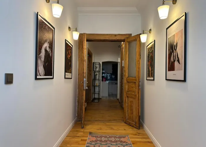 Historic High-ceiling 2-flat Combo - Taksim